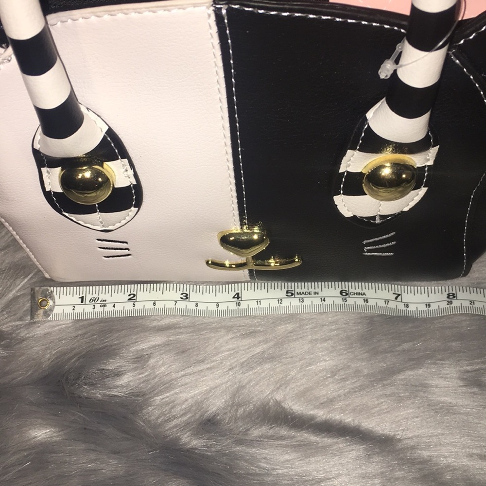 Sold on ♏️ 🌺Betsey Johnson kitty purse💕 - Picture 6 of 8
